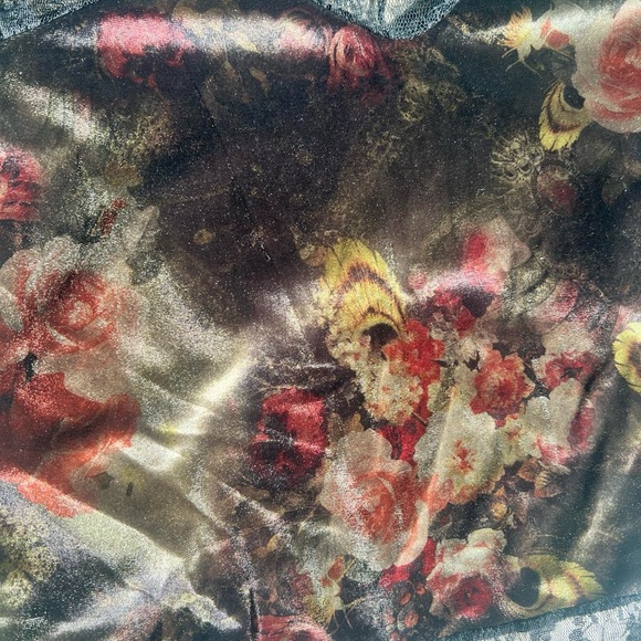 POL Floral Velvet & Lace Women’s Top in Black and Rose - Picture 4 of 6